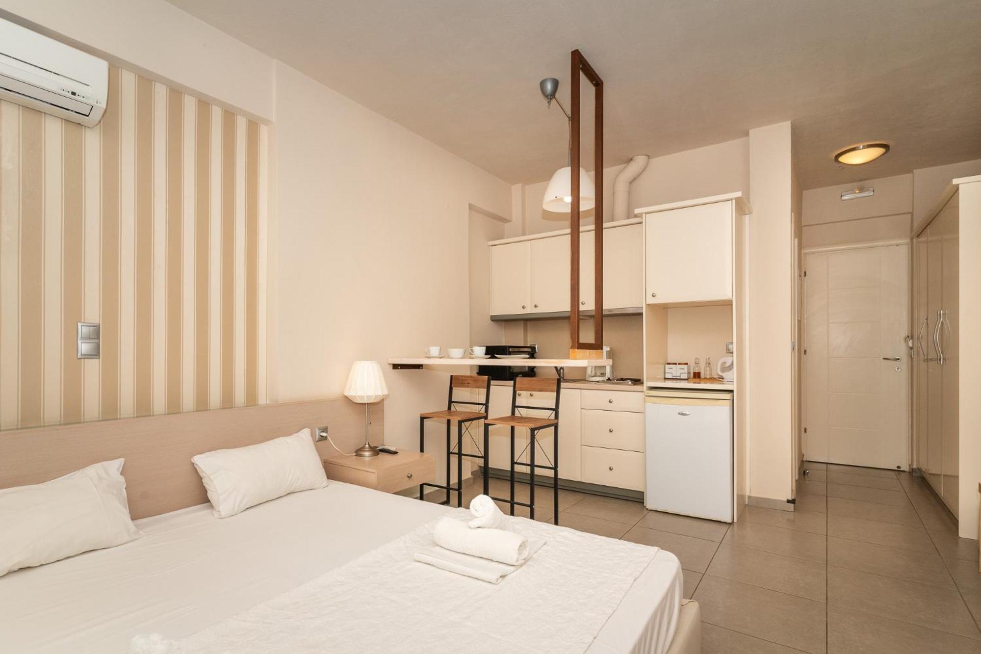 Sun George Aparthotel Finikounta Exterior photo